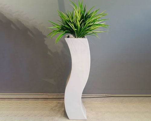CURVACEOUS PLANTER